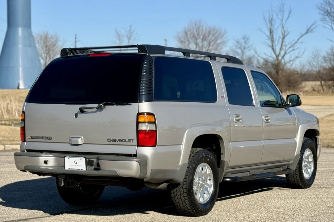 2005 Chevrolet Suburban 9th Gen - Image 2 of 7
