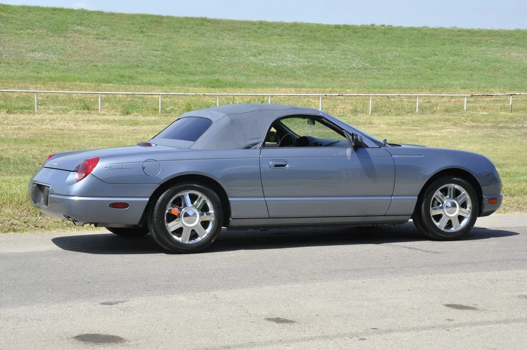 2005 Ford Thunderbird 11th Gen - Image 30 of 31