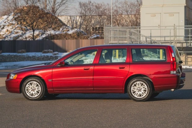 2005 Volvo V70 2nd Gen - Image 3 of 8