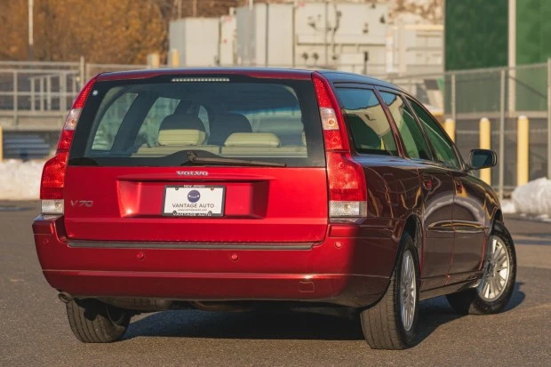 2005 Volvo V70 2nd Gen - Image 2 of 8