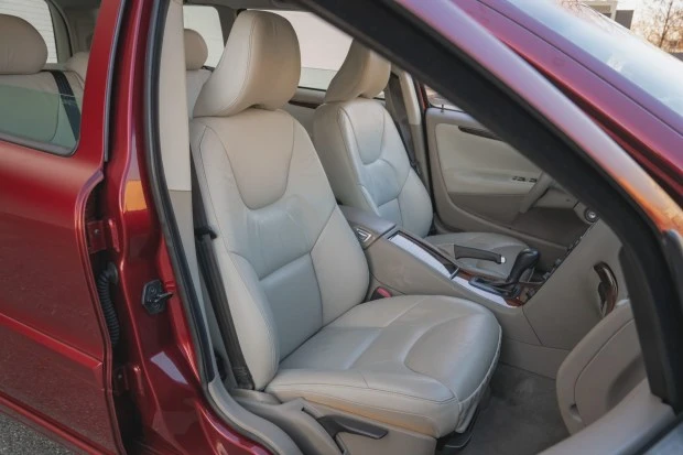 2005 Volvo V70 2nd Gen - Image 4 of 8