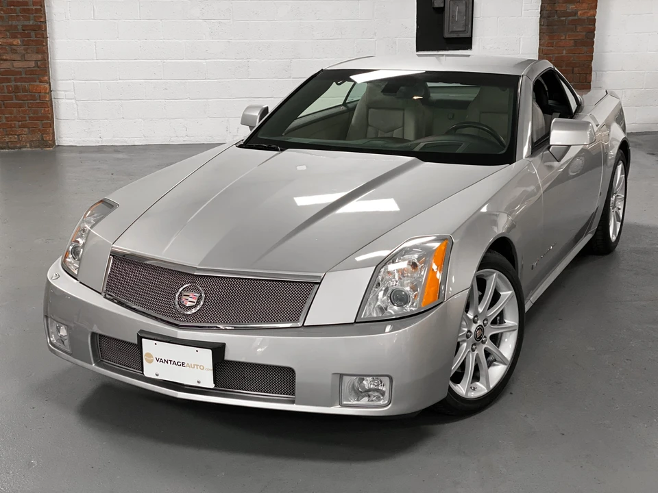 2006 Cadillac XLR-V - Image 2 of 31