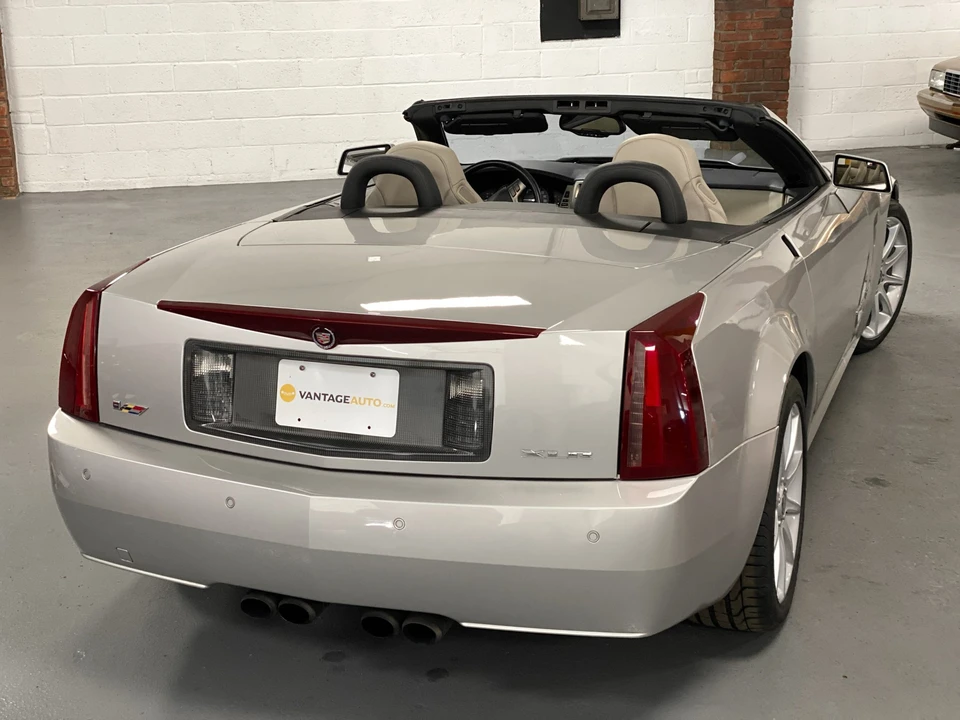 2006 Cadillac XLR-V - Image 22 of 31