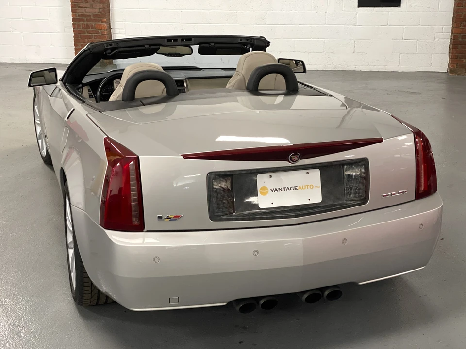 2006 Cadillac XLR-V - Image 21 of 31