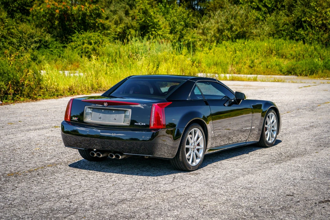 2006 Cadillac XLR-V - Image 11 of 31