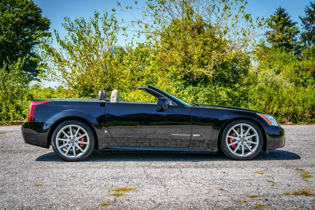 2006 Cadillac XLR-V - Image 30 of 31