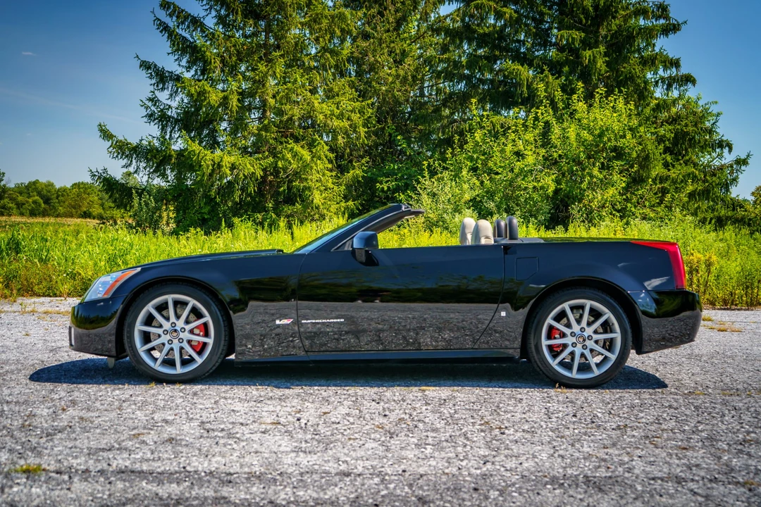 2006 Cadillac XLR-V - Image 22 of 31
