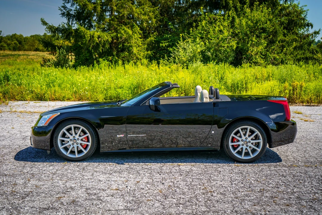 2006 Cadillac XLR-V - Image 23 of 31