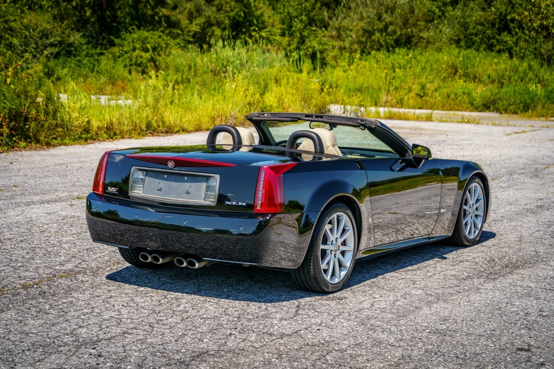 2006 Cadillac XLR-V - Image 29 of 31