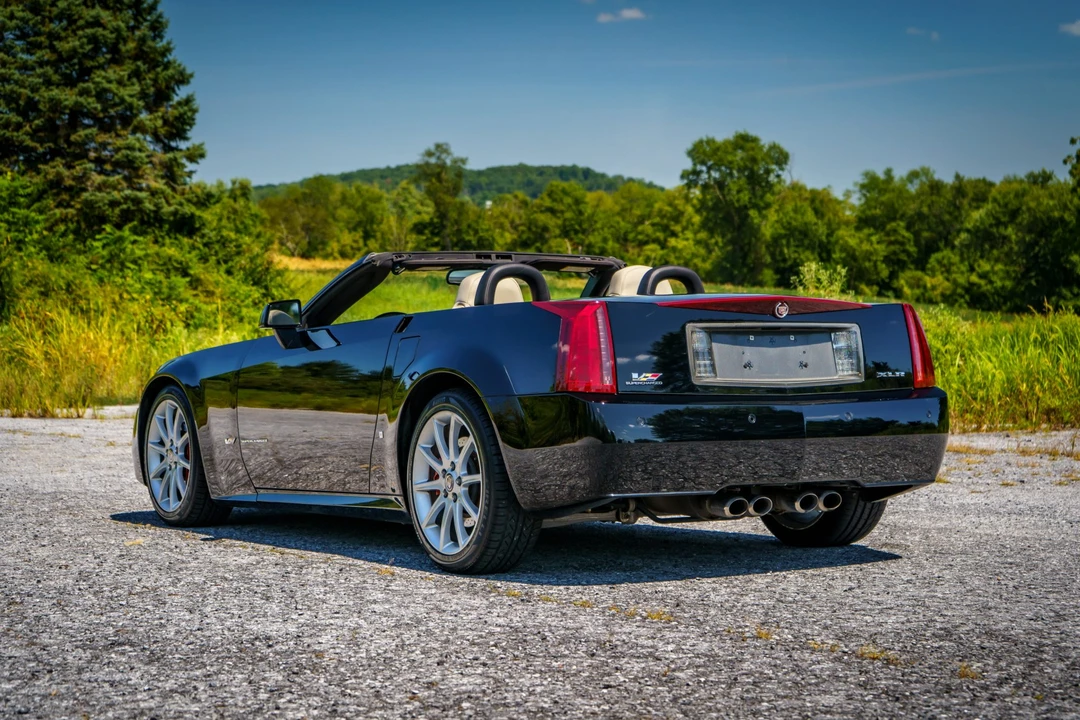 2006 Cadillac XLR-V - Image 24 of 31