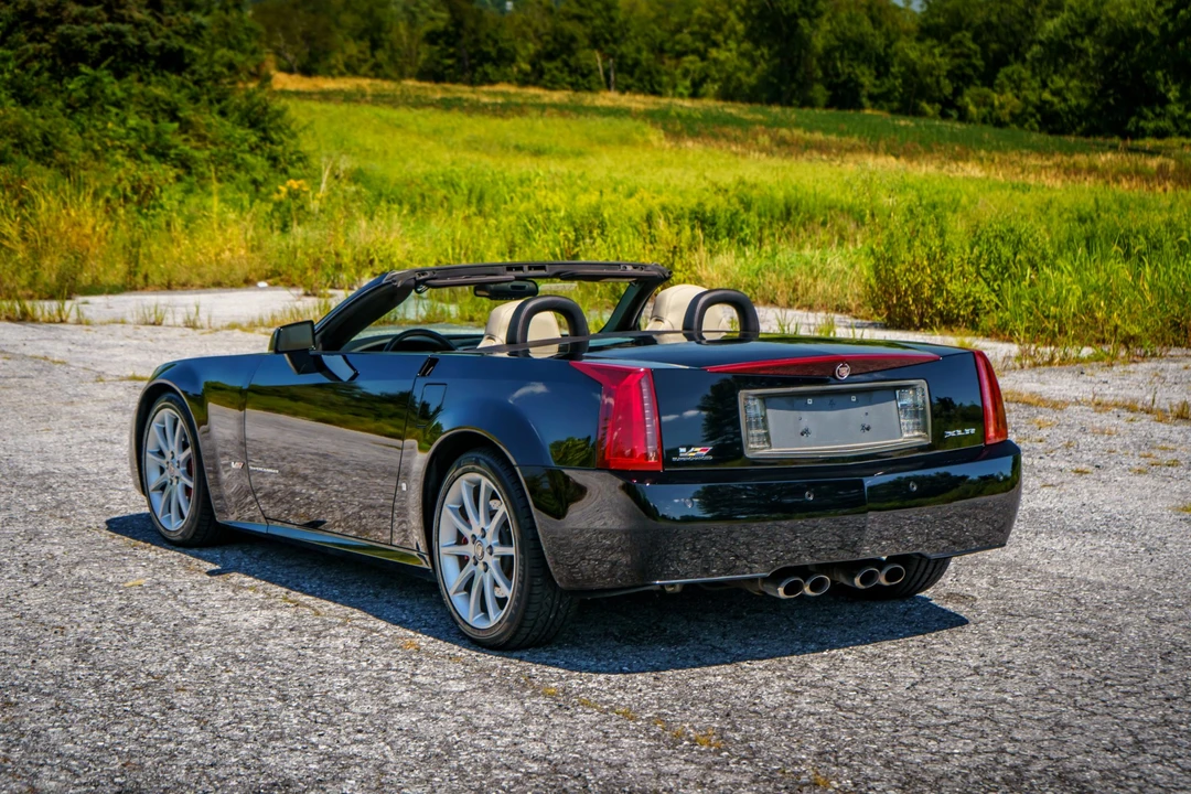 2006 Cadillac XLR-V - Image 25 of 31