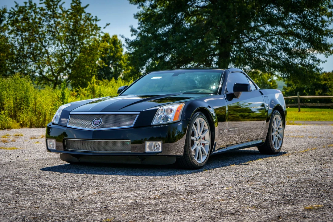2006 Cadillac XLR-V - Image 2 of 31