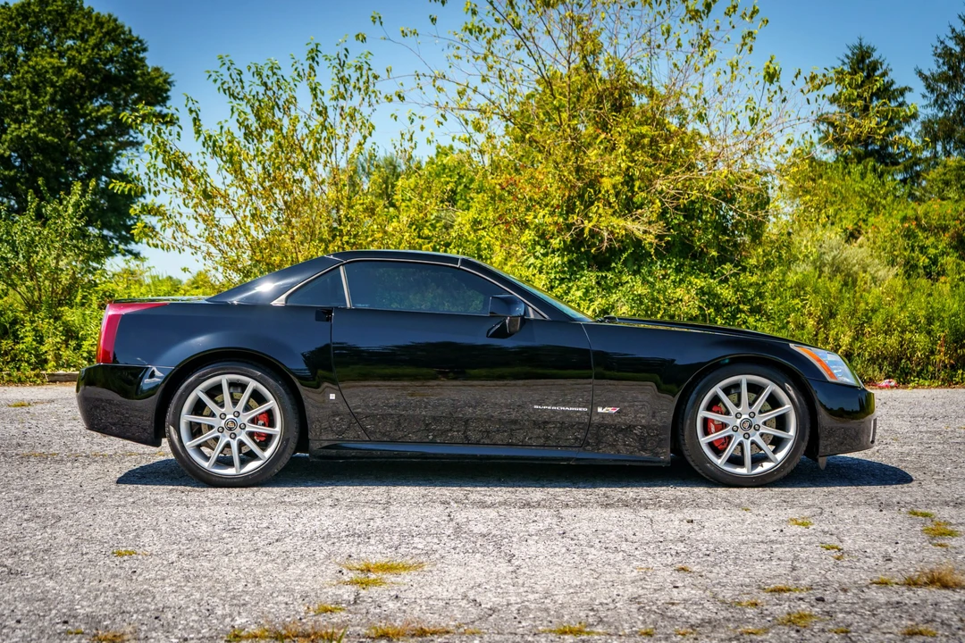 2006 Cadillac XLR-V - Image 12 of 31