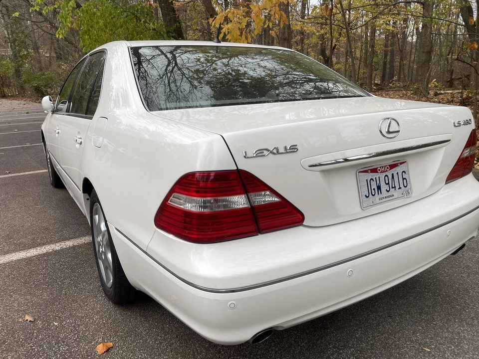 2006 Lexus LS 3rd Gen - Image 11 of 31
