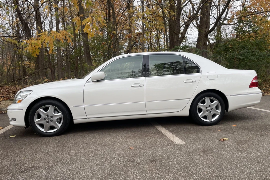 2006 Lexus LS 3rd Gen - Image 12 of 31