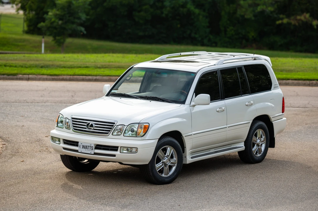 2006 Lexus LX 2nd Gen - Image 3 of 31
