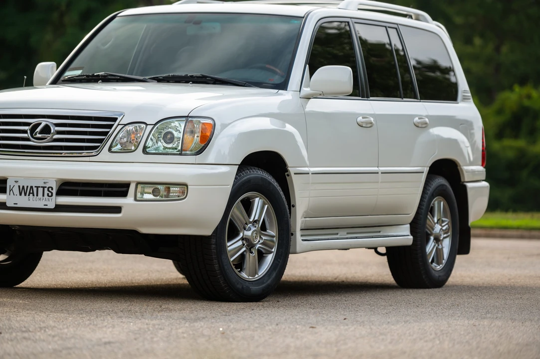 2006 Lexus LX 2nd Gen - Image 26 of 31