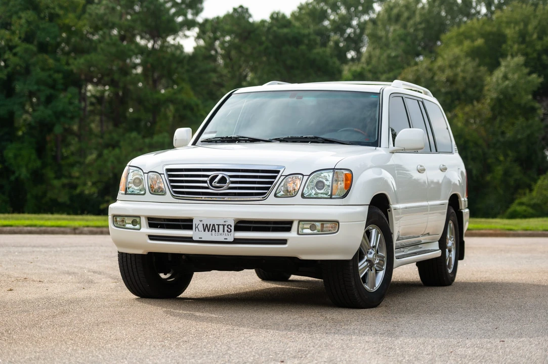 2006 Lexus LX 2nd Gen - Image 2 of 31