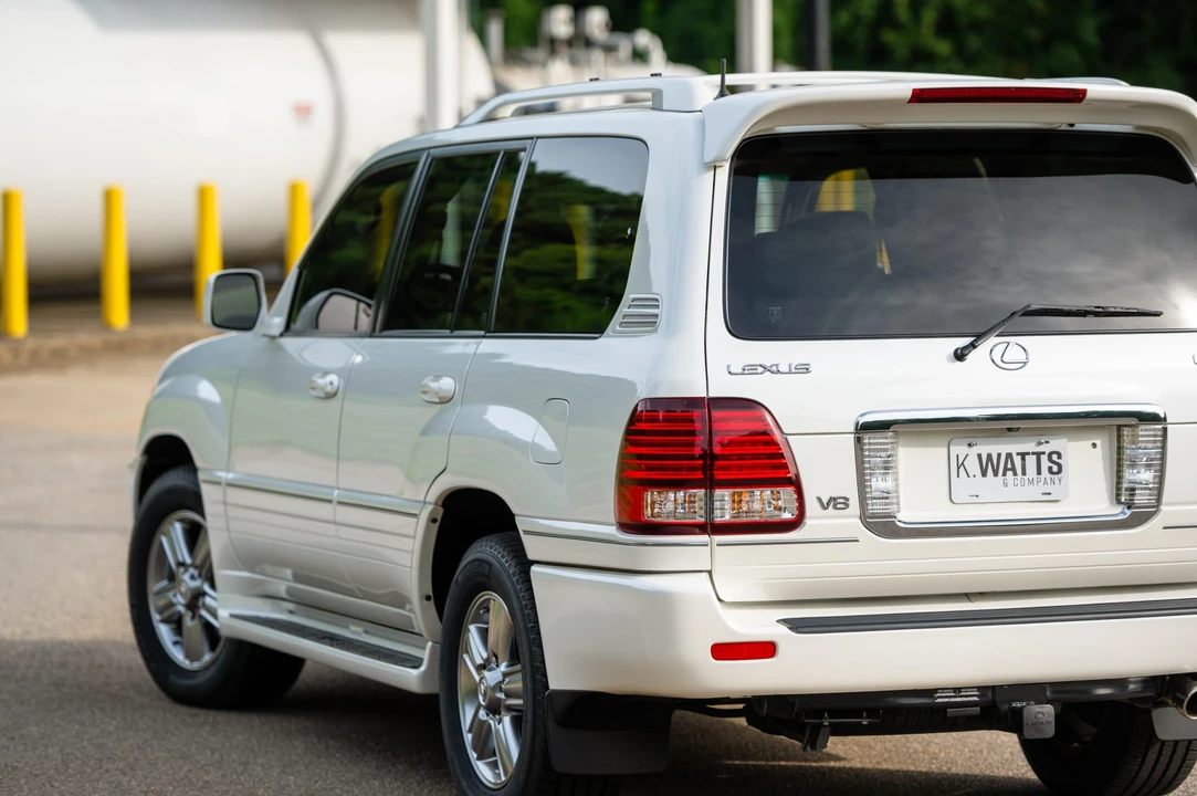 2006 Lexus LX 2nd Gen - Image 28 of 31