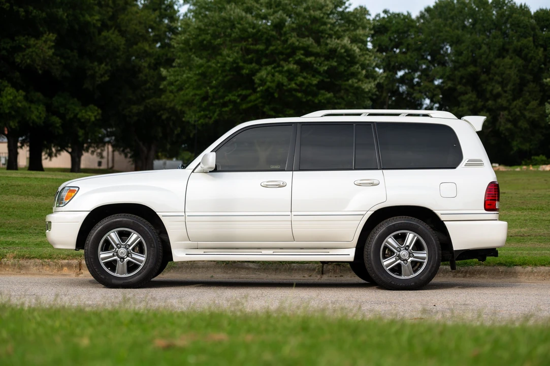 2006 Lexus LX 2nd Gen - Image 20 of 31