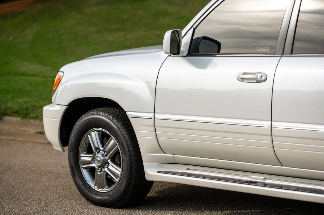 2006 Lexus LX 2nd Gen - Image 21 of 31