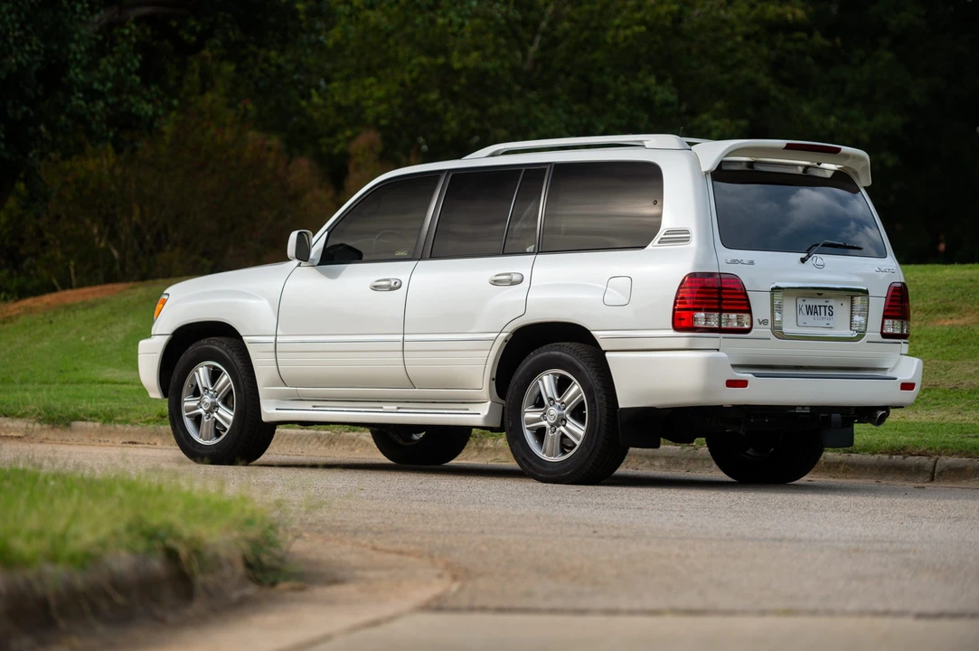 2006 Lexus LX 2nd Gen - Image 19 of 31