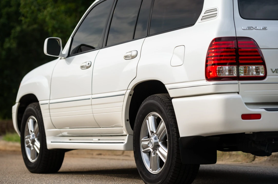 2006 Lexus LX 2nd Gen - Image 29 of 31