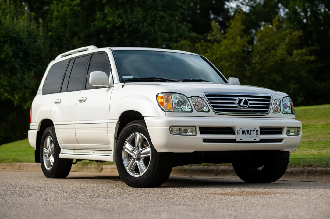 2006 Lexus LX 2nd Gen - Image 9 of 31