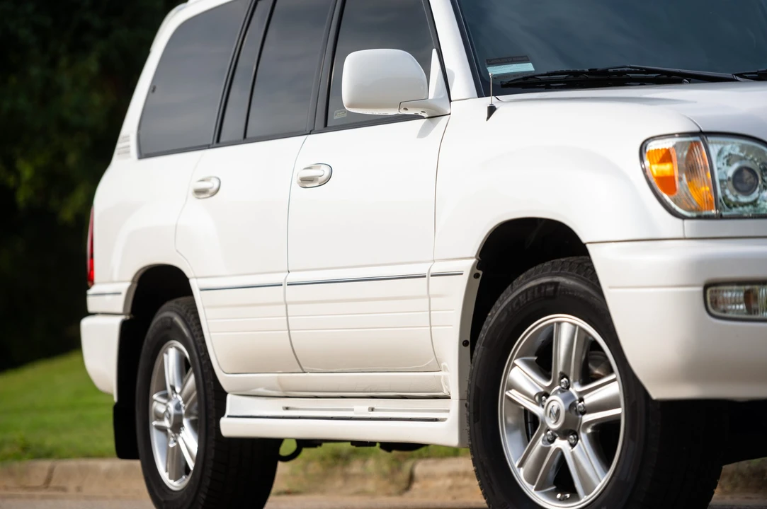 2006 Lexus LX 2nd Gen - Image 25 of 31