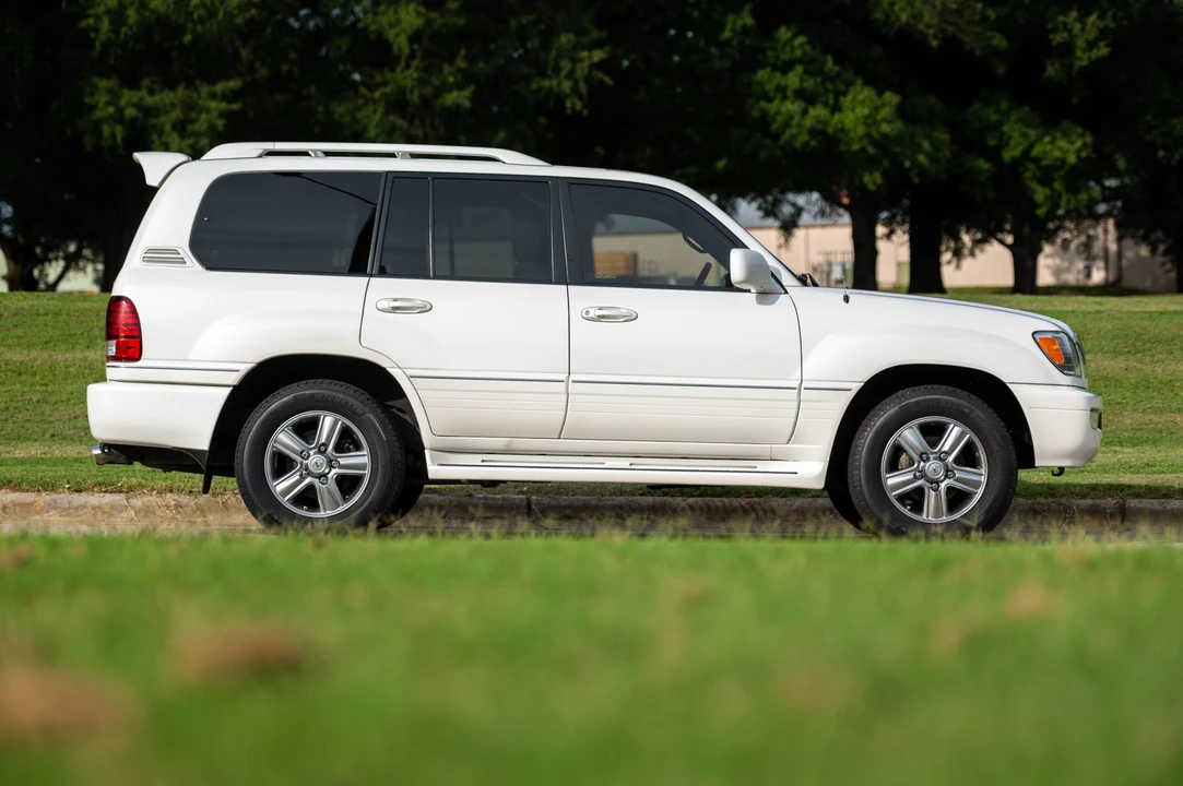 2006 Lexus LX 2nd Gen - Image 13 of 31
