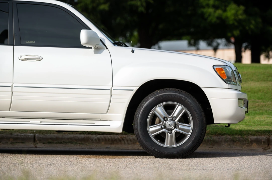 2006 Lexus LX 2nd Gen - Image 22 of 31