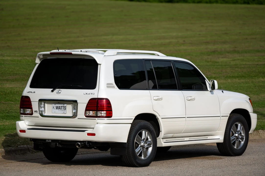 2006 Lexus LX 2nd Gen - Image 15 of 31