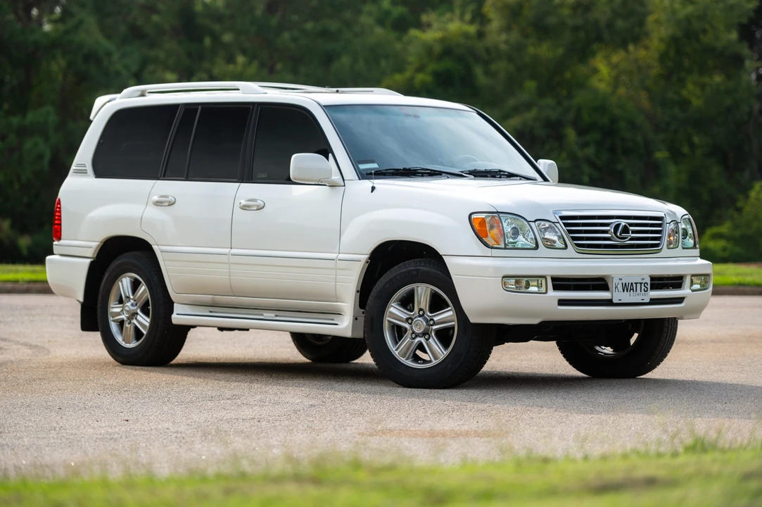 2006 Lexus LX 2nd Gen - Image 11 of 31