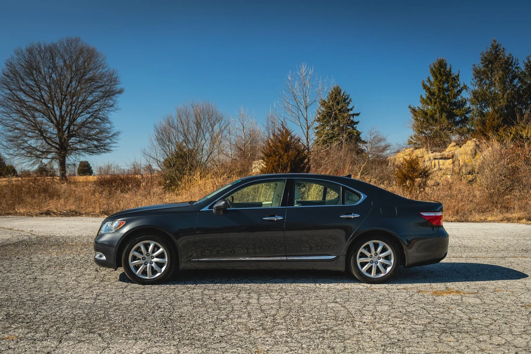 2007 Lexus LS 4th Gen - Image 17 of 31