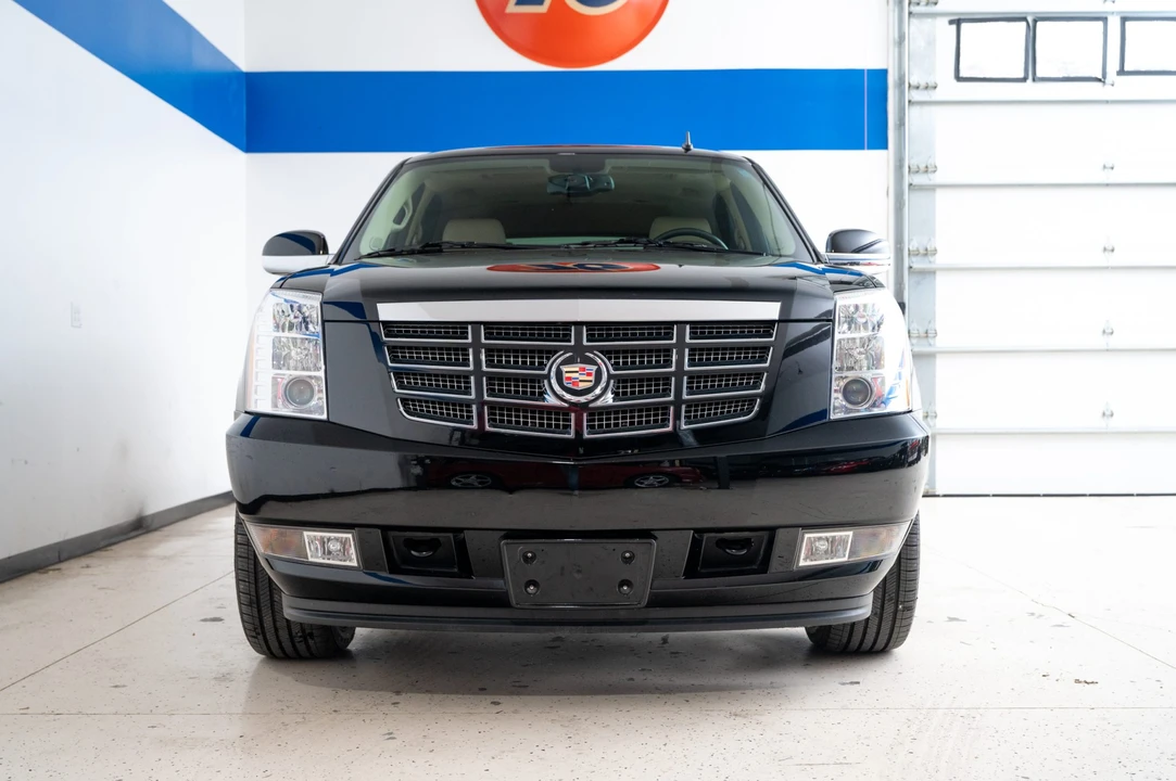 2010 Cadillac Escalade & EXT 3rd Gen - Image 4 of 31
