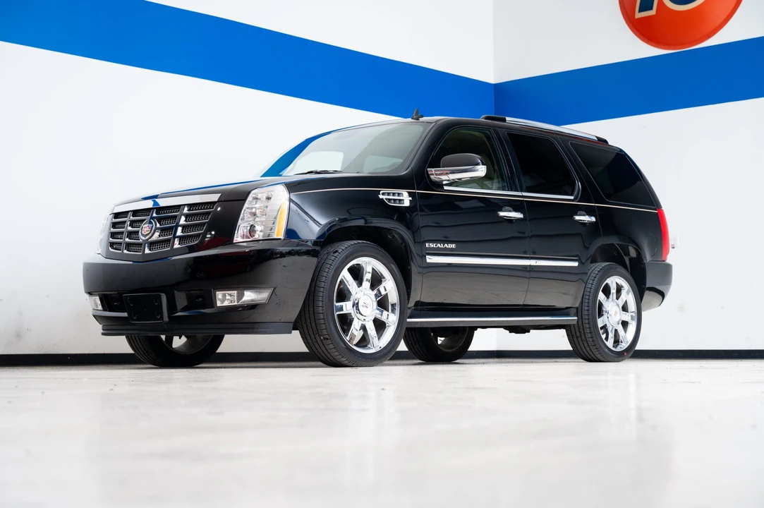 2010 Cadillac Escalade & EXT 3rd Gen - Image 2 of 31