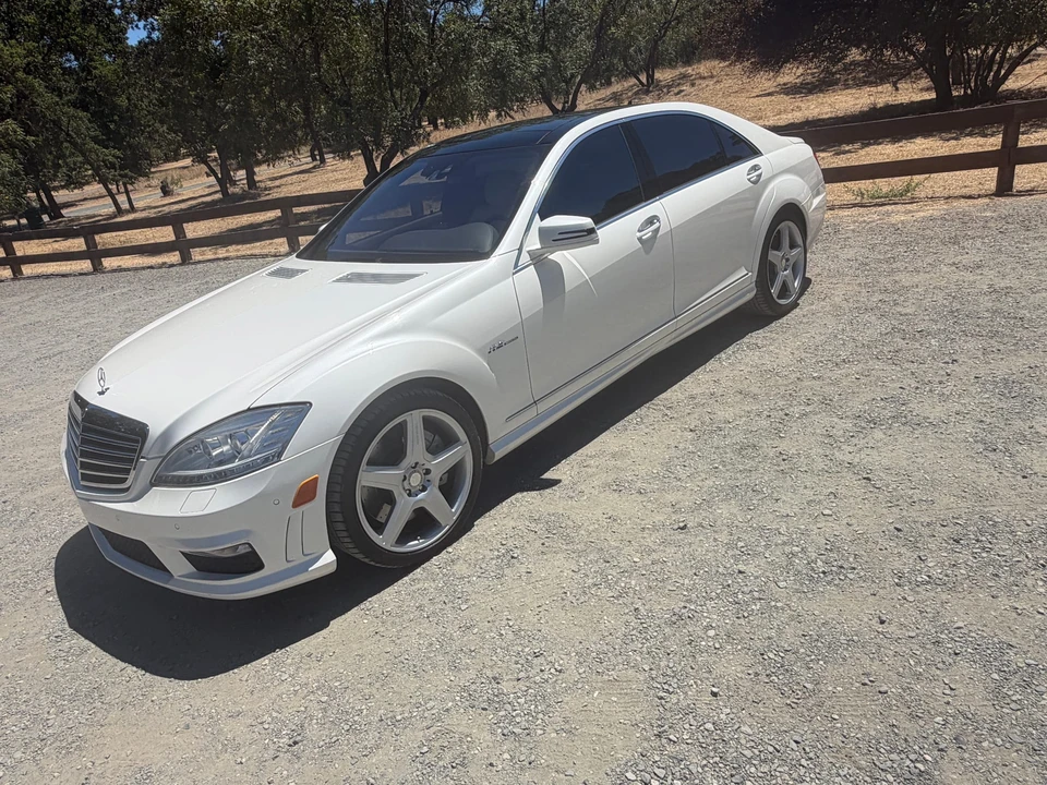 2010 Mercedes-Benz W221 S 63 & S 65 AMG - Image 2 of 31
