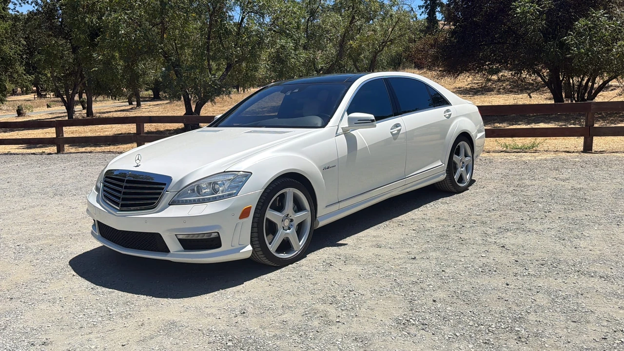 2010 Mercedes-Benz W221 S 63 & S 65 AMG - Image 8 of 31