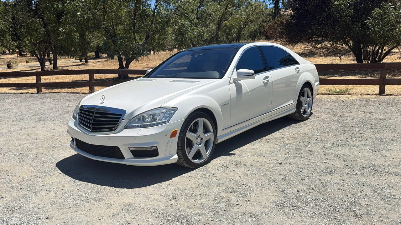 2010 Mercedes-Benz W221 S 63 & S 65 AMG - Image 11 of 31