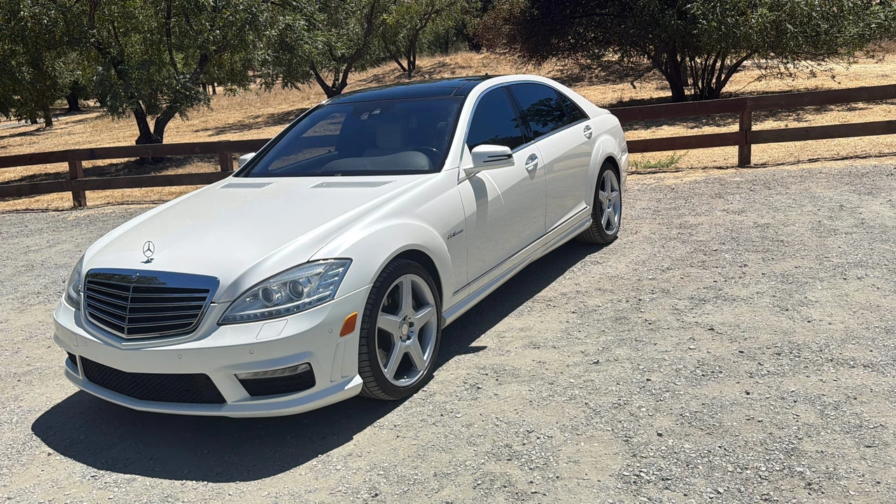 2010 Mercedes-Benz W221 S 63 & S 65 AMG - Image 12 of 31