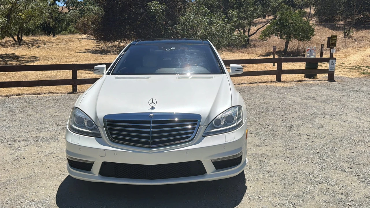 2010 Mercedes-Benz W221 S 63 & S 65 AMG - Image 19 of 31