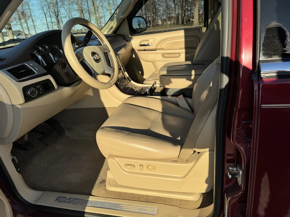 2011 Cadillac Escalade & EXT 3rd Gen - Image 19 of 31