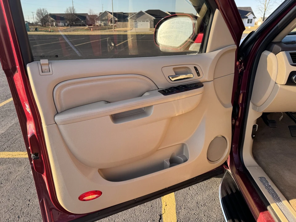 2011 Cadillac Escalade & EXT 3rd Gen - Image 22 of 31