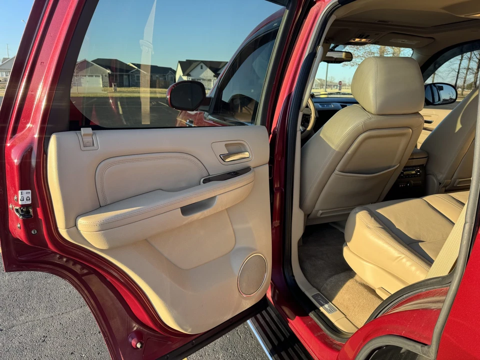 2011 Cadillac Escalade & EXT 3rd Gen - Image 31 of 31