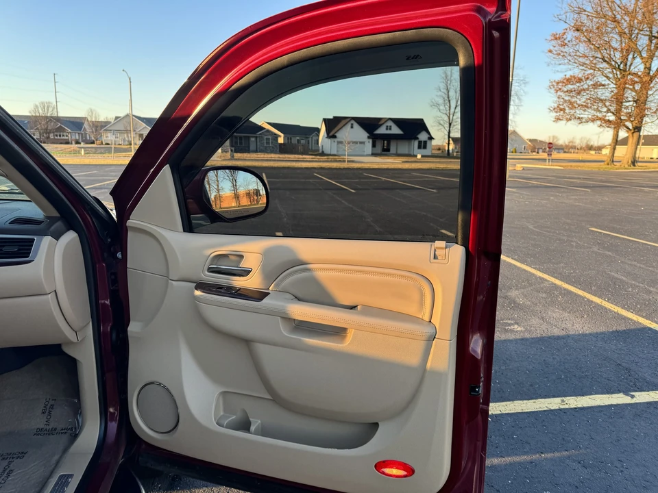 2011 Cadillac Escalade & EXT 3rd Gen - Image 24 of 31