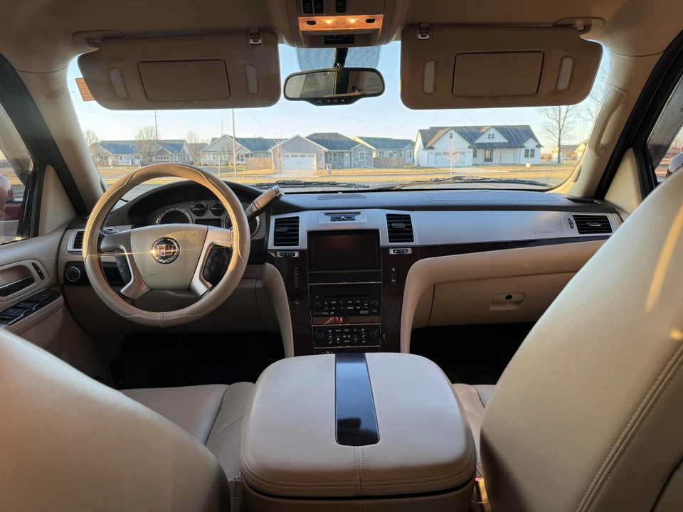 2011 Cadillac Escalade & EXT 3rd Gen - Image 25 of 31