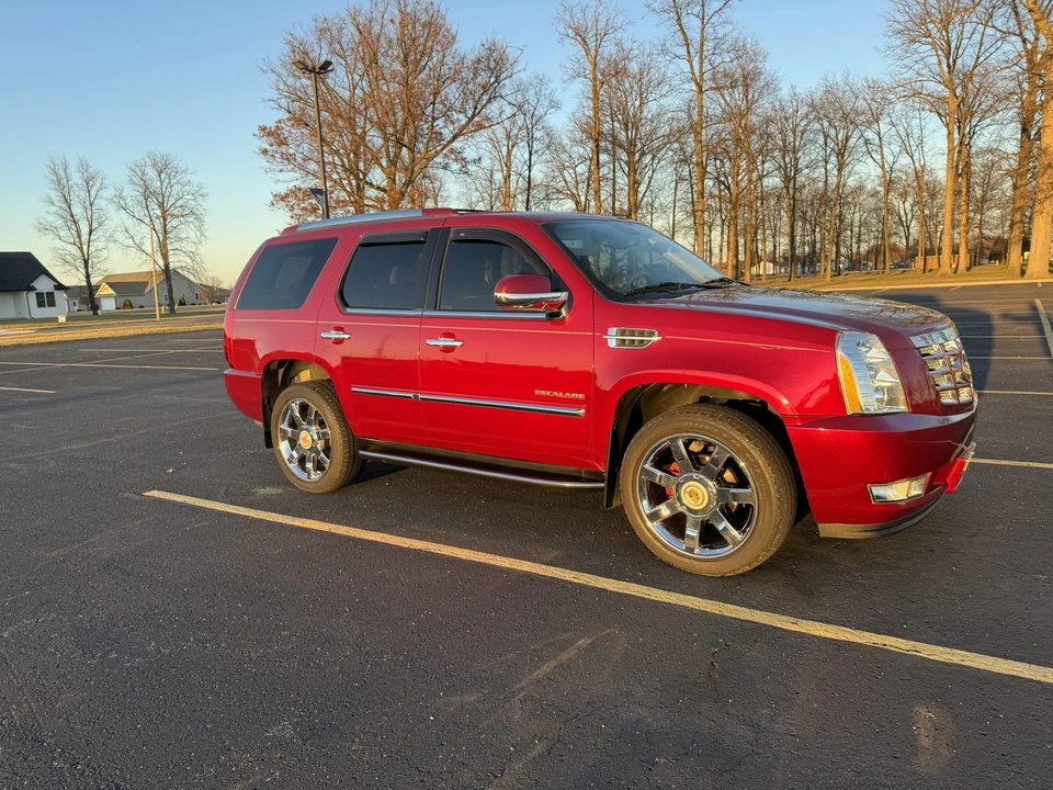 2011 Cadillac Escalade & EXT 3rd Gen - Image 4 of 31