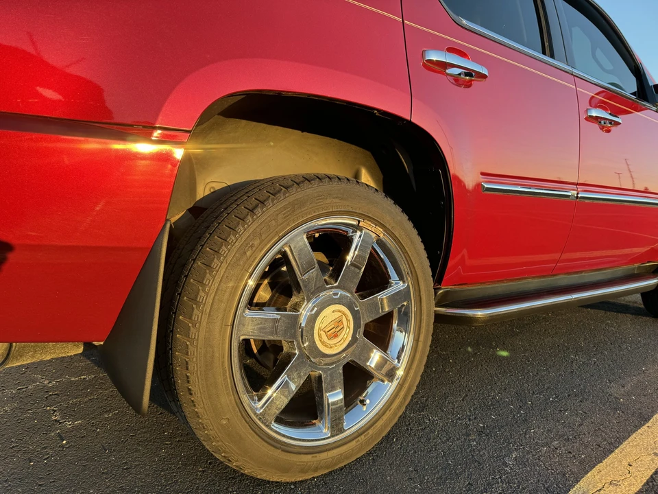 2011 Cadillac Escalade & EXT 3rd Gen - Image 15 of 31