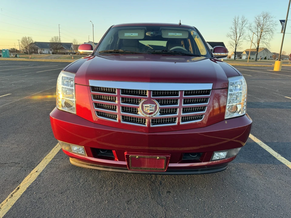 2011 Cadillac Escalade & EXT 3rd Gen - Image 3 of 31
