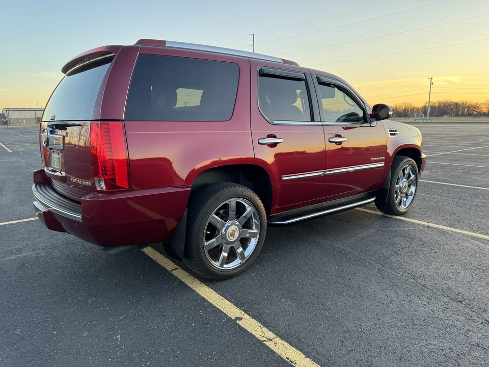 2011 Cadillac Escalade & EXT 3rd Gen - Image 5 of 31
